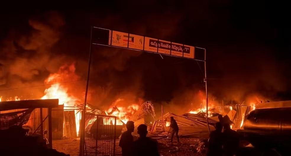 Ataque de Israel em Rafah deixa mortos e feridos neste domingo (26)
