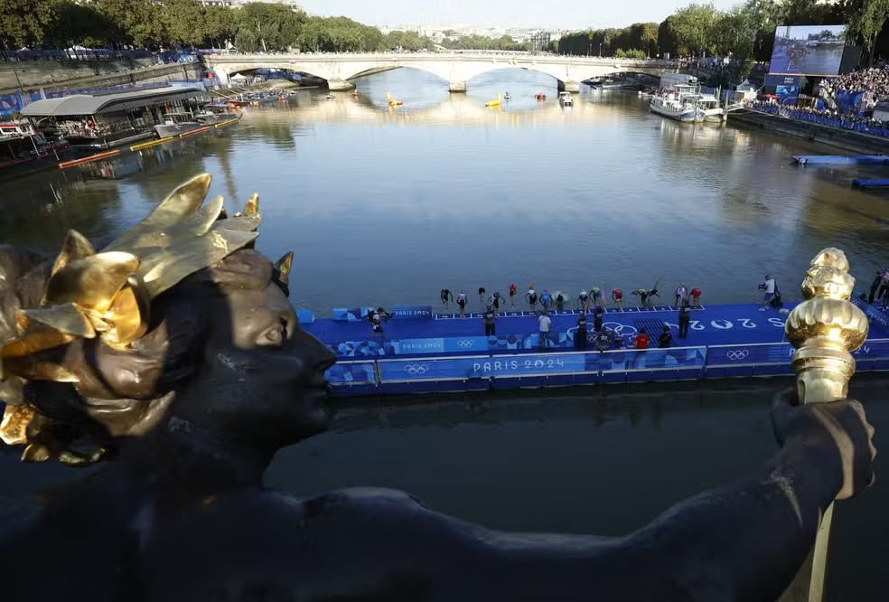 Treino de natação no Rio Sena é cancelado
