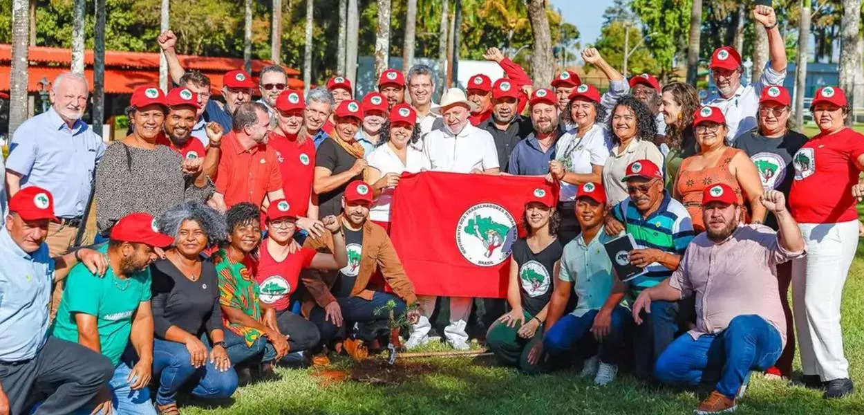 Lula se reuniu com a coordenação nacional do Movimento dos Trabalhadores Sem Terra (MST)