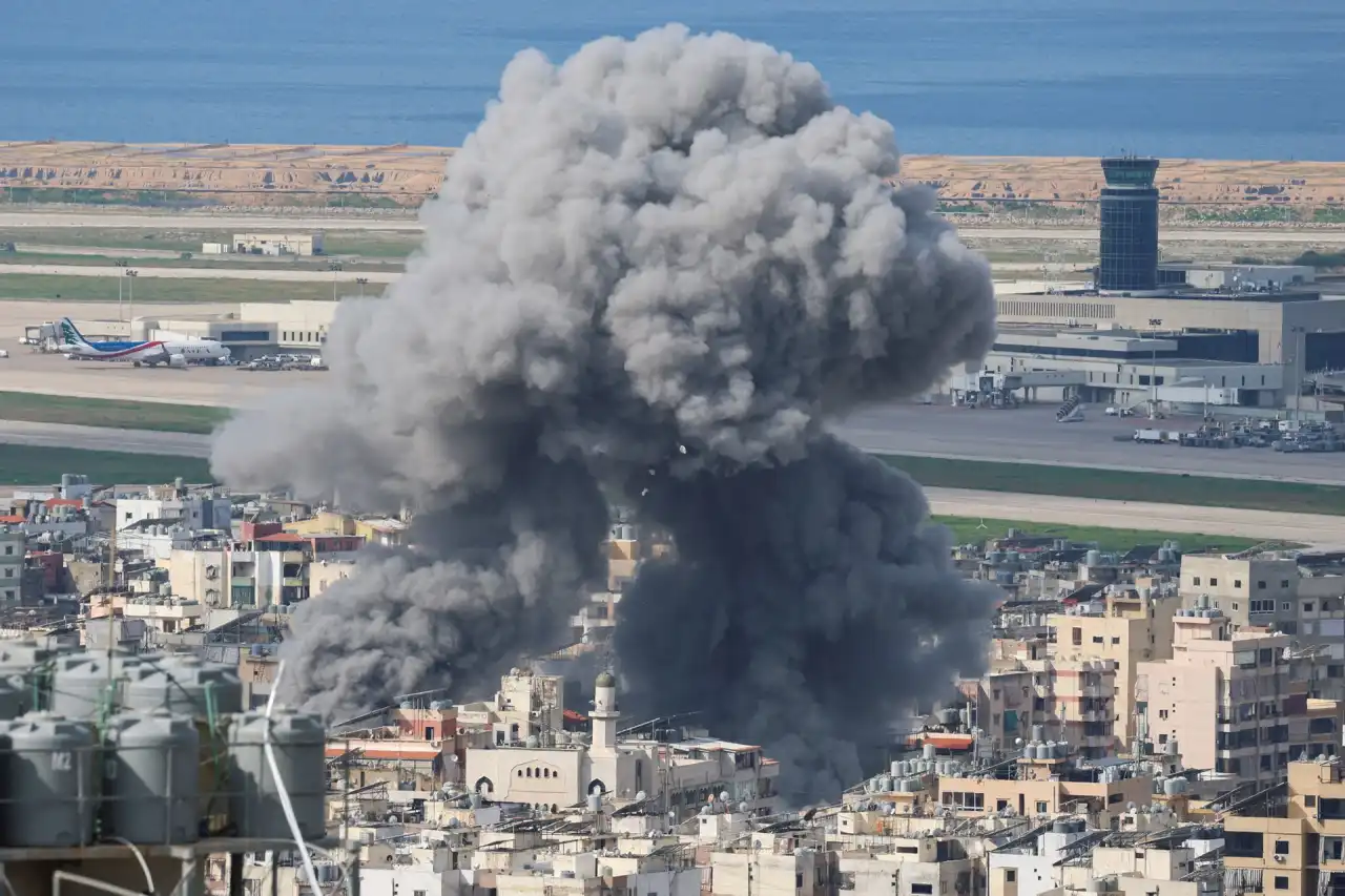 Explosões atingem os subúrbios do sul de Beirute durante ataques em meio à escalada da guerra envolvendo Irã, Estados Unidos e Israel.