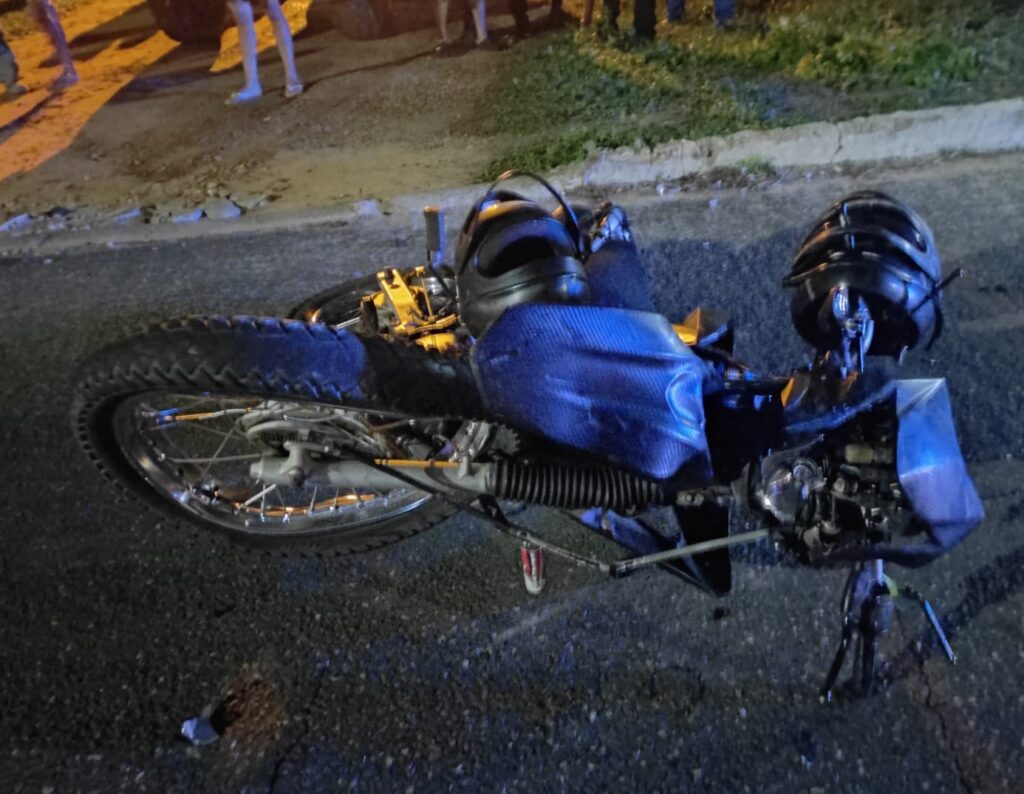 Moto da vítima ficou destruída