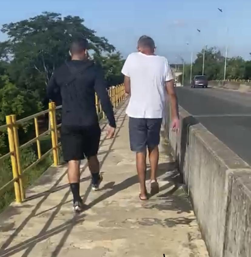 Pm evita que homem se jogue de ponte