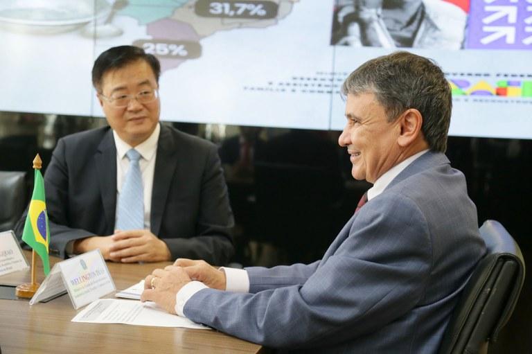 Wellington Dias e Zhu Qingqiao, embaixador chinês no Brasil