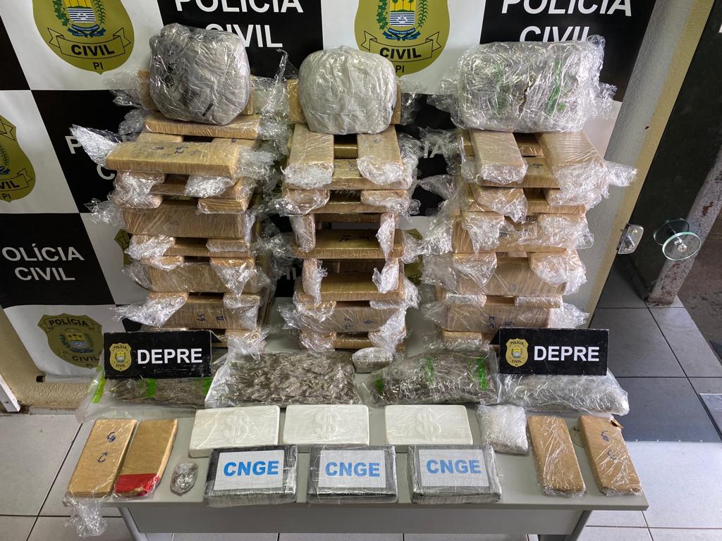 Droga apreendida com as mulheres