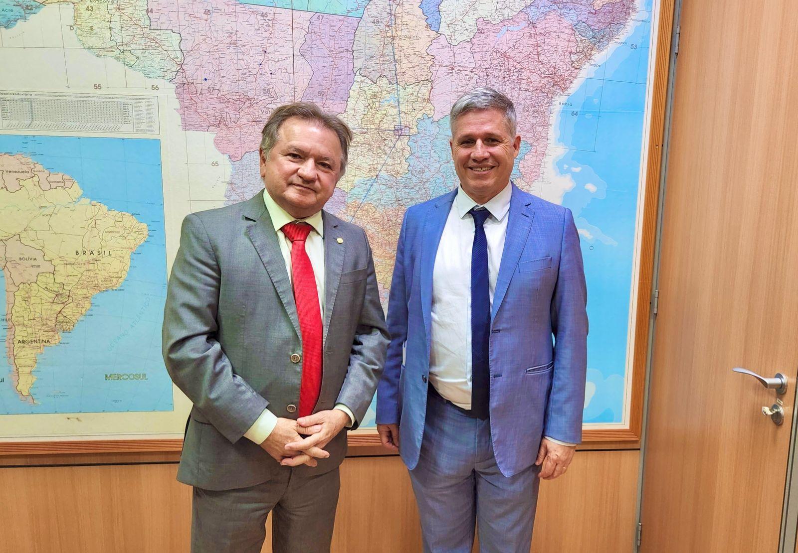 Deputado Merlong com o ministro Paulo Teixeira