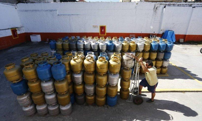 Pátio de distribuidora de gás de botijão