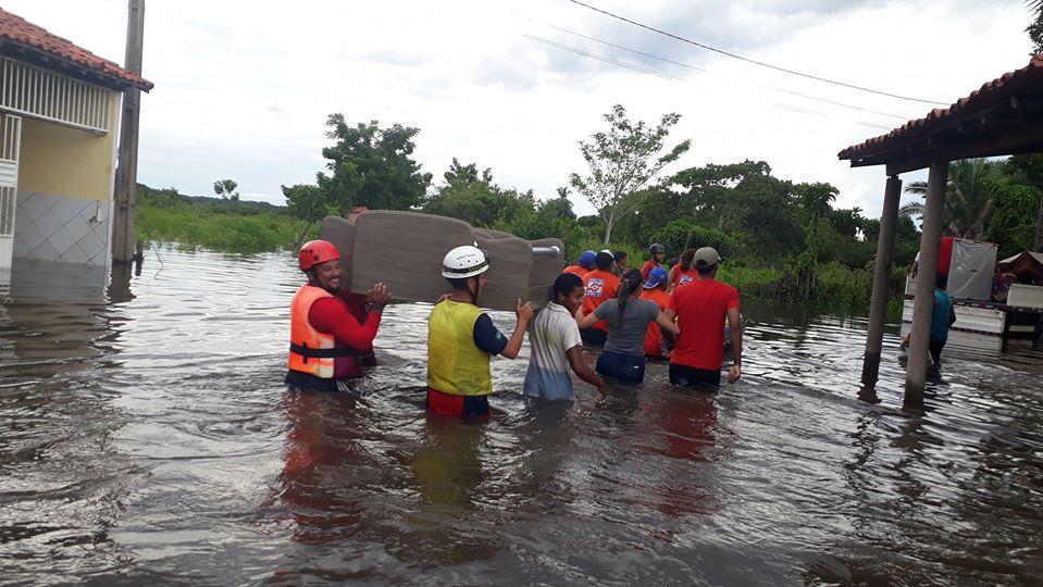 Famílias retiradas da área de risco em Barras