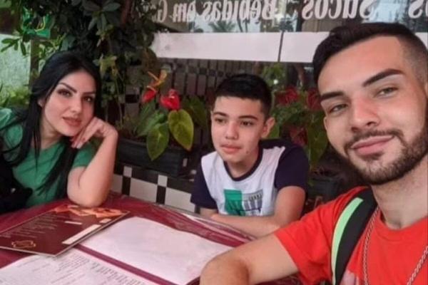 A professora Josilene Rosa, 39 anos, e os filhos, Gabriel e Arthur Miranda, de 20 e 12 anos