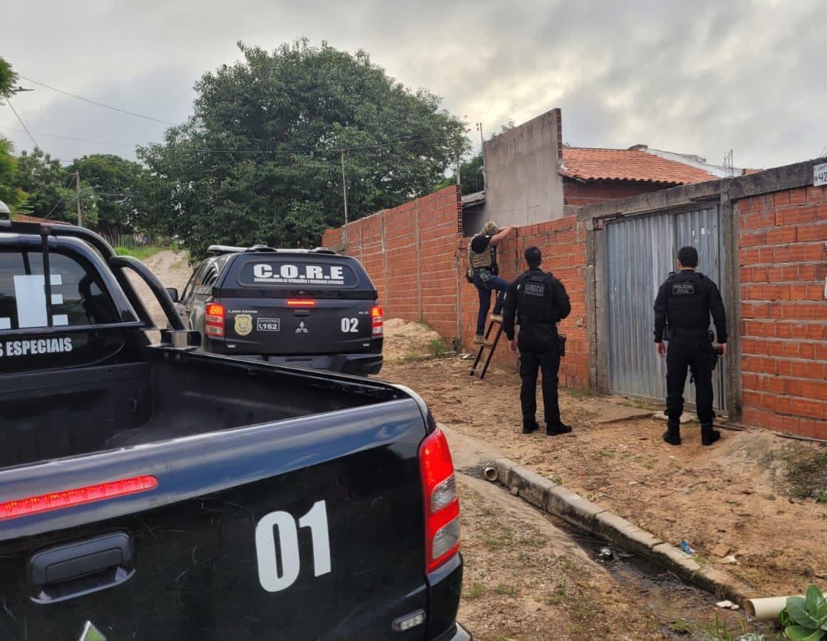 Equipes da Polícia Civil em ação