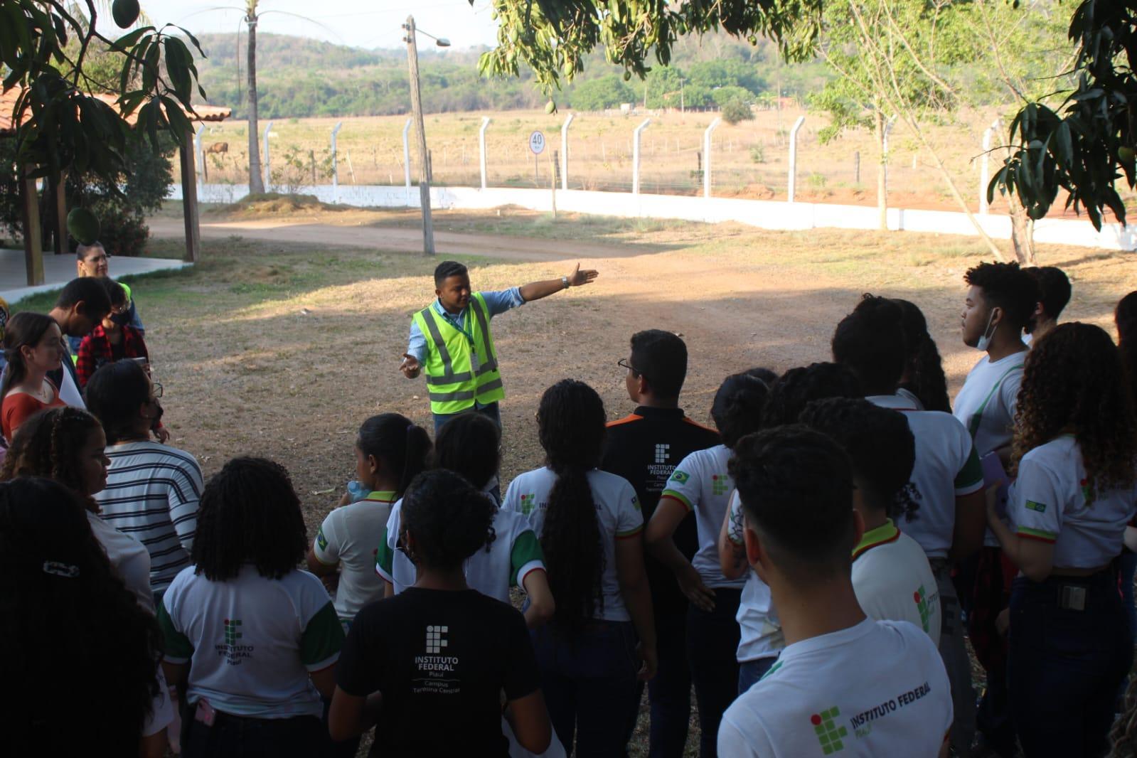 Centro de Educação da Revita recebe alunos do IFPI em Altos