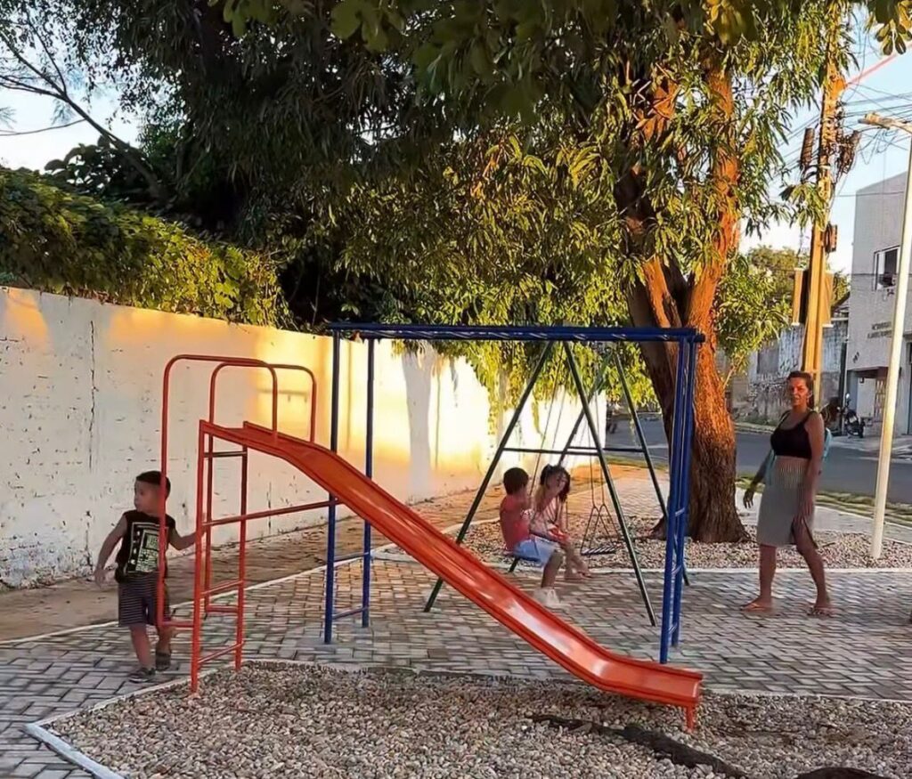 Bairro Monte Castelo ganha academia popular e parquinho infantil