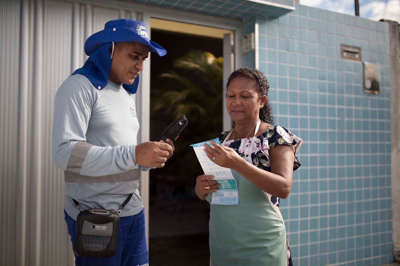 Lei obriga Águas de Teresina a permitir pagamento de débitos no ato do corte