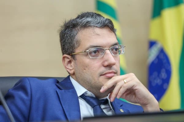 De autoria de Aldo Gil, ‘Escola sem muros’ aposta em ensino mais prático e moderno