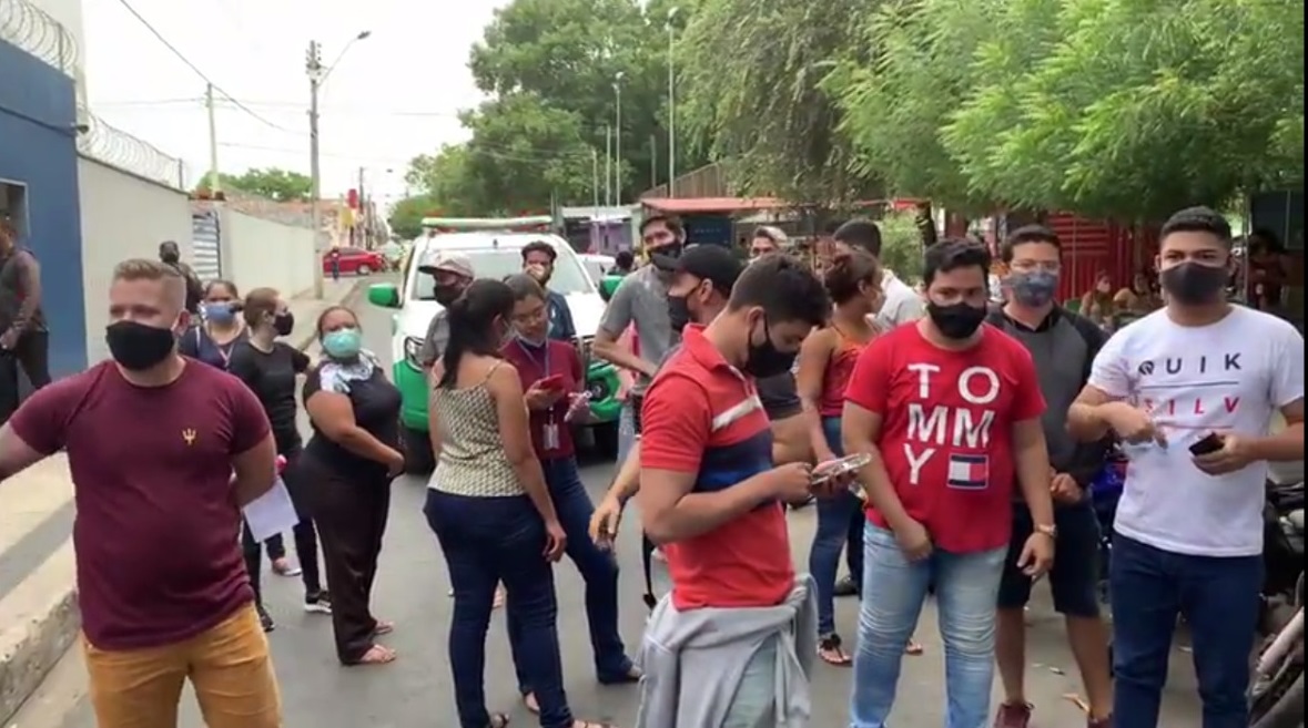 Funcionários da empresa Almaviva fizeram protesto