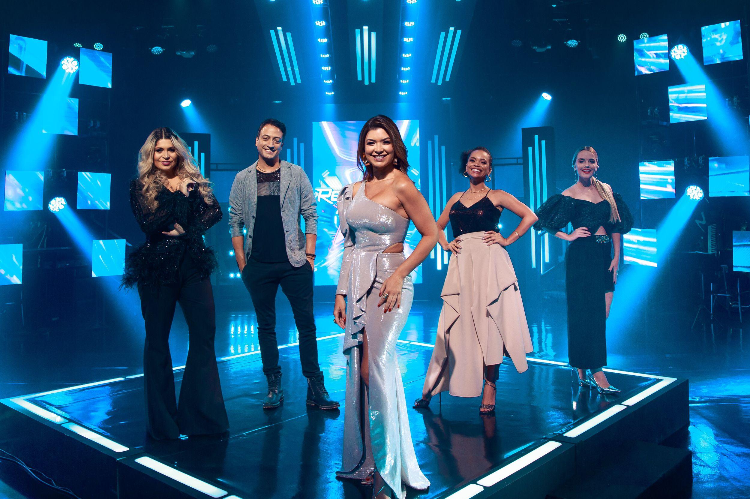 Apresentadora Amanda Françozo e Jurados do reality musical Revelações Brasil (1)