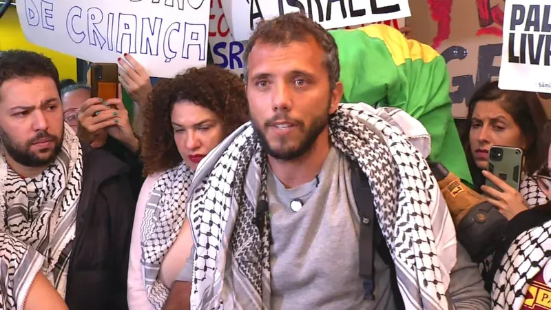 Tiago Ávila retorna ao Brasil e denuncia abusos sofridos após ser detido por Israel em missão humanitária
