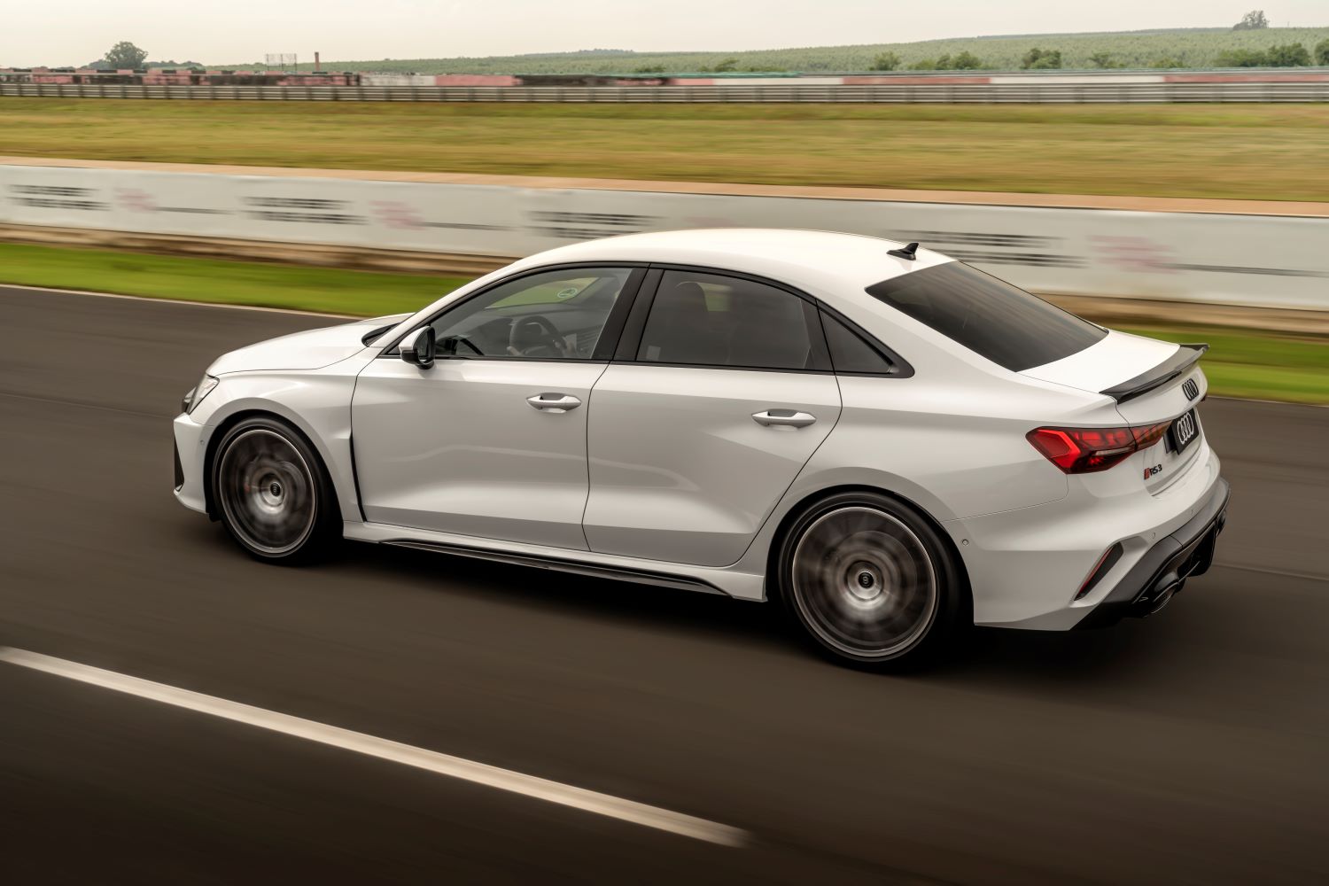 Audi RS 3 retorna ao Brasil com alta performance e tecnologia