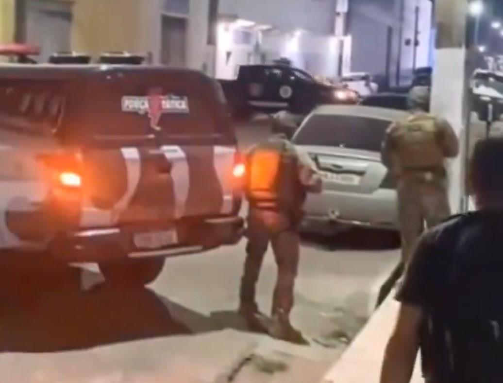 Policiais nas ruas após assalto milionário à Cefor