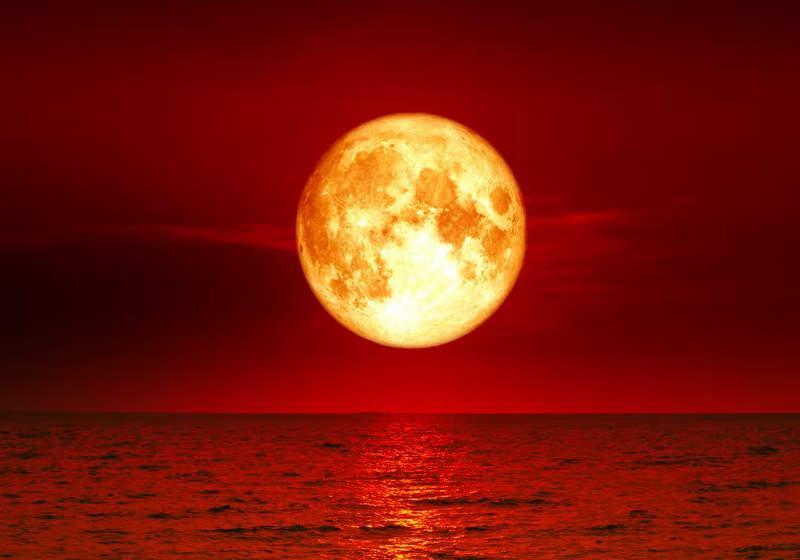 Sendo um eclipse total, a sombra da Terra cobrirá a Lua por completo deixando-a com um aspecto avermelhado deslumbrante