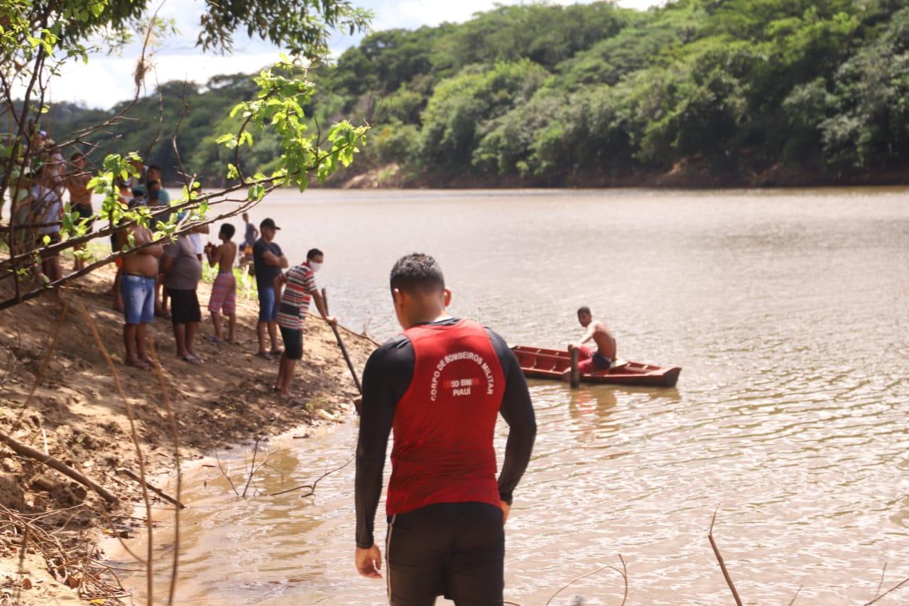 Trabalho conjunto do Corpo de Bombeiros com pescadores de Teresina