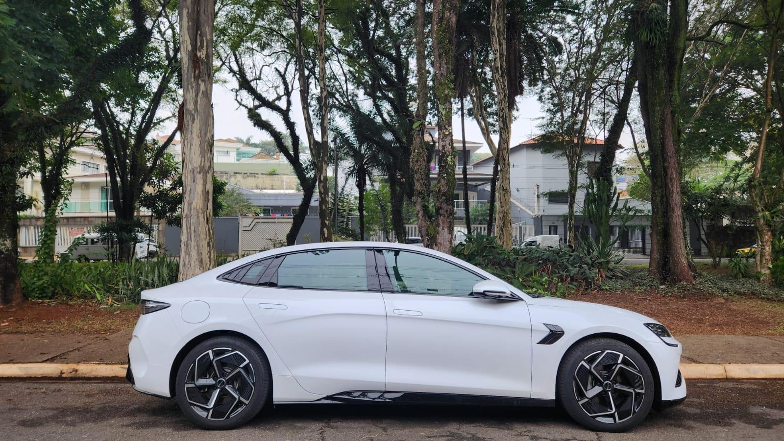 BYD une beleza e muita potência no Seal