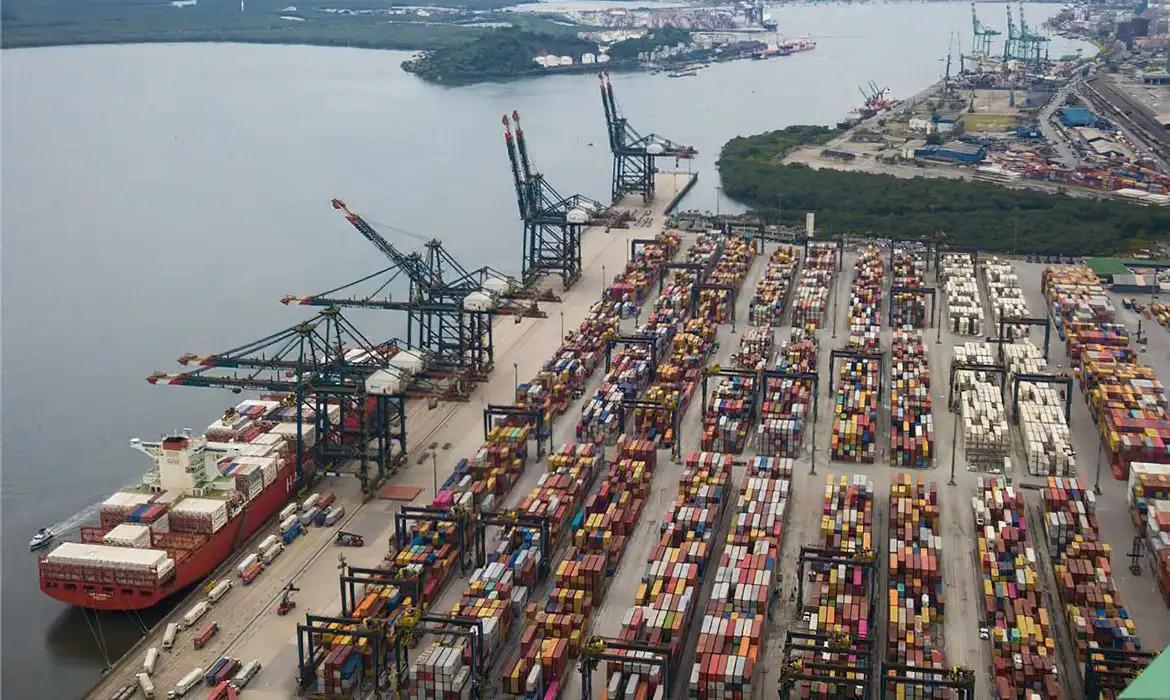 EUA impõem nova tarifa de 12,5% a produtos brasileiros e taxação chega a 37,5%