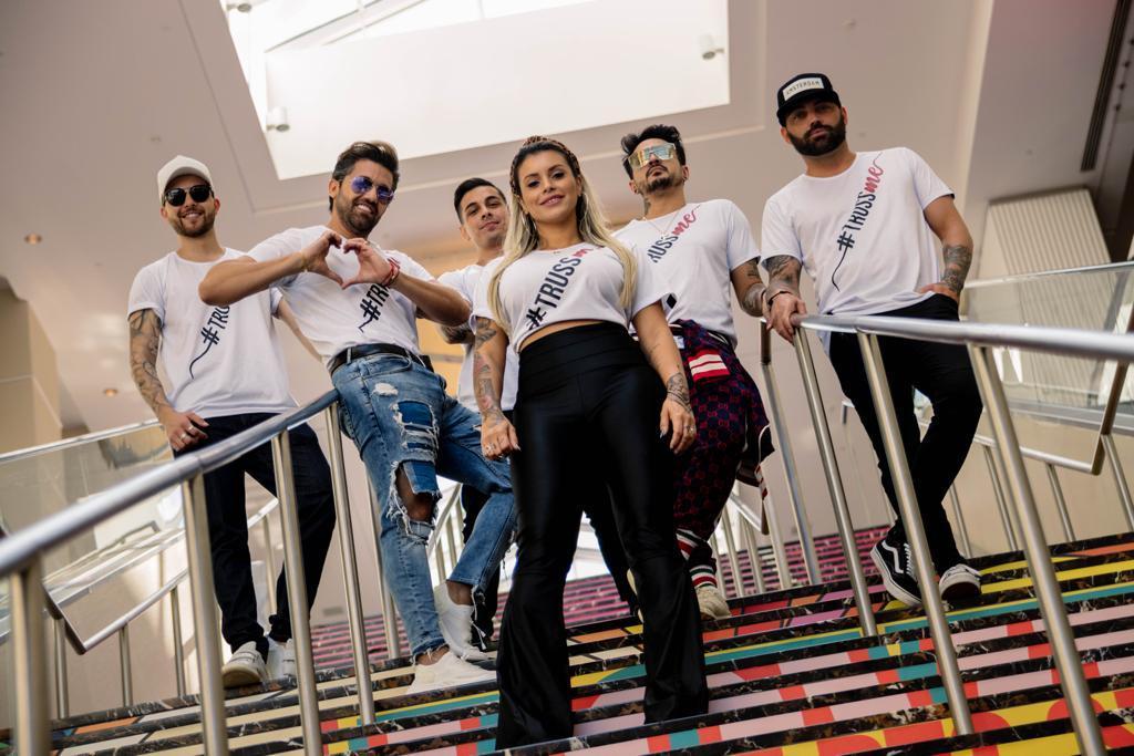 Cabeleireira Brasileira Thay Oliveira