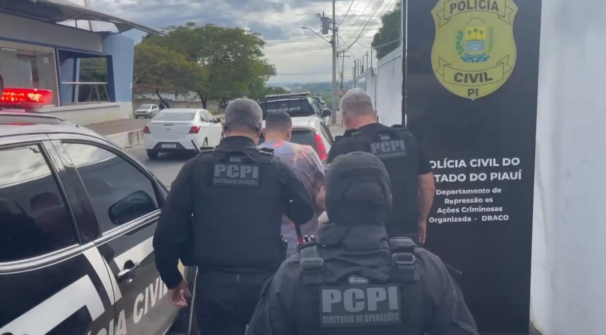 Corolla era alvo de três mandados de prisão