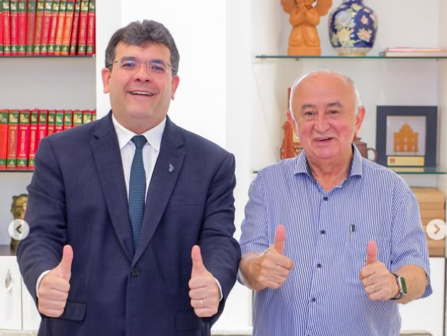 Governador Rafael Fonteles e deputado federal Júlio Cesár em encontro no Karnak