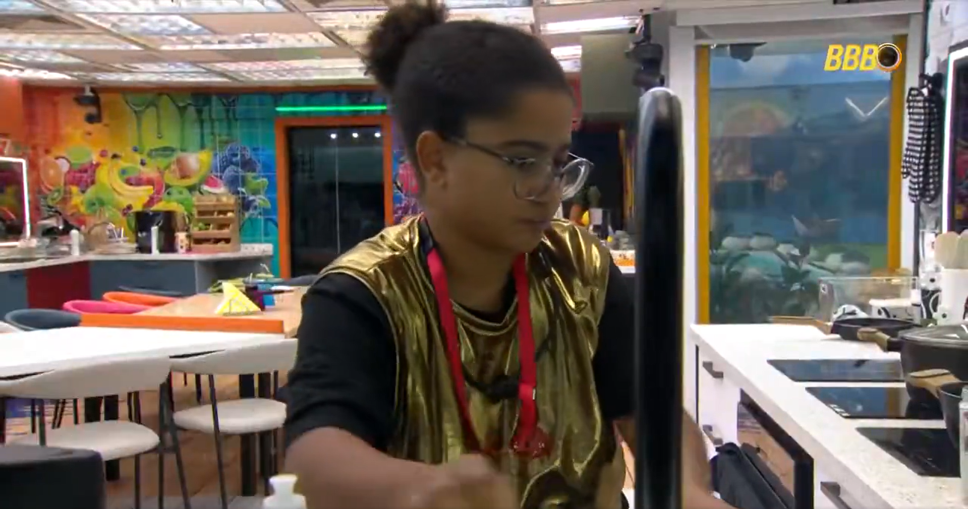 Milena fazendo suco falso no BBB 26