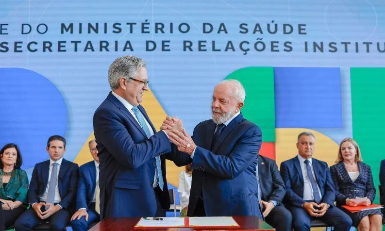 Presidente Luiz Inácio Lula da Silva (PT) e o ministro da Saúde, Alexandre Padilha (PT)