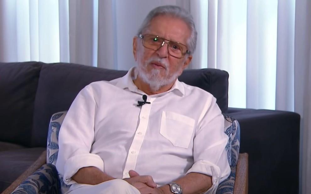 Humorista Carlos Alberto de Nóbrega é internado com covid-19