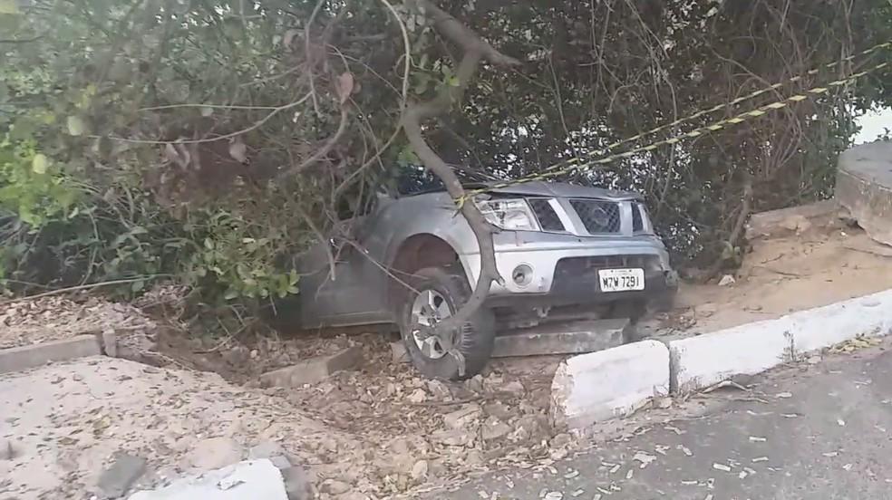 Motorista é presa após atropelar três pessoas e capotar carro durante fuga