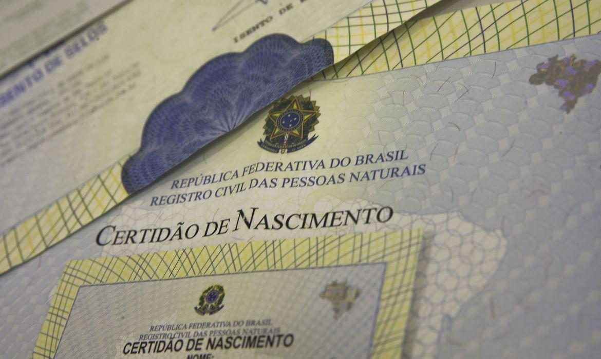 Certidão de nascimento