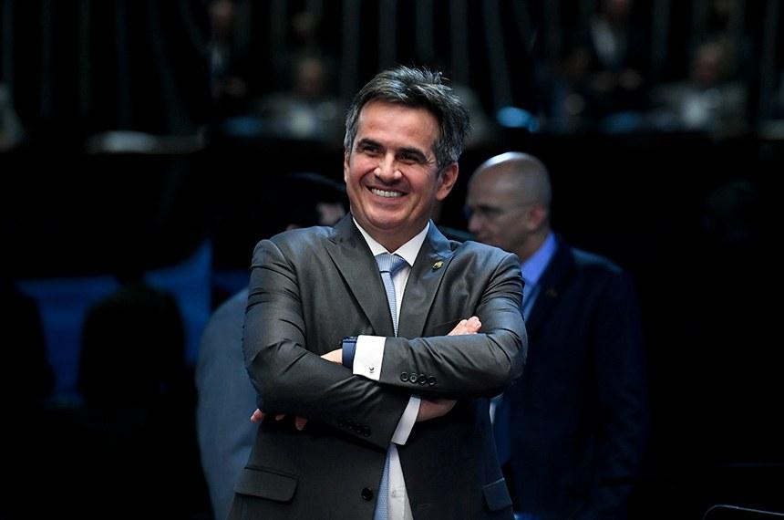 Ciro Nogueira de braços cruzado no Senado