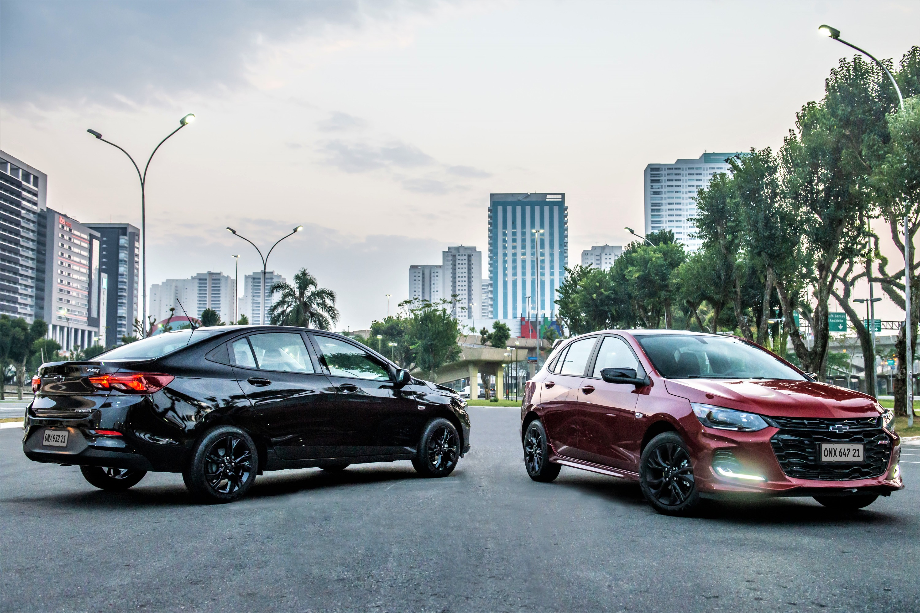 Chevrolet Onix Plus e Onix