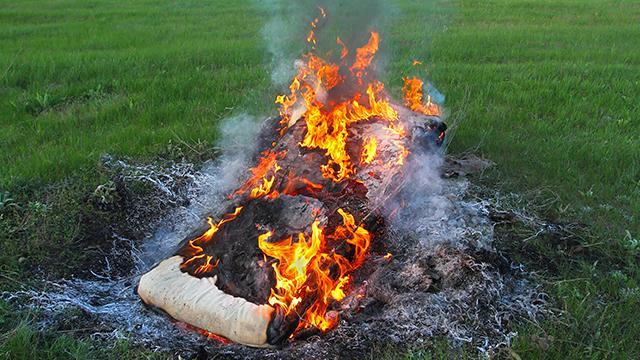 Colchão onde a crianças estava pegou fogo
