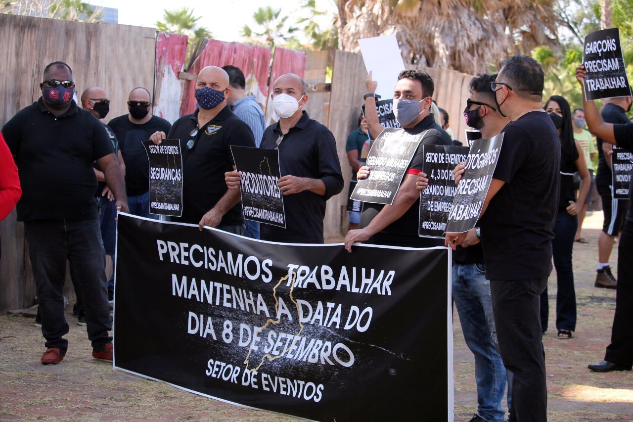 Profissionais do setor de evento fazem manifestação em Teresina