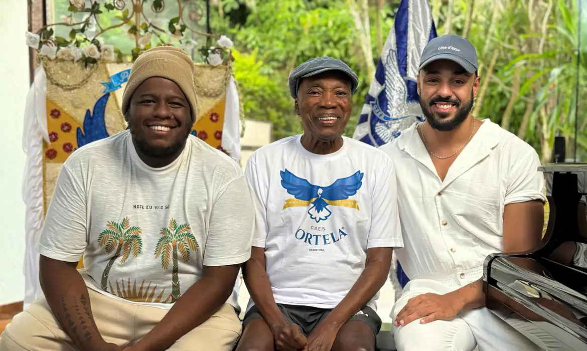 O cantor e compositor Milton Nascimento será homenageado pela Portela em 2025
