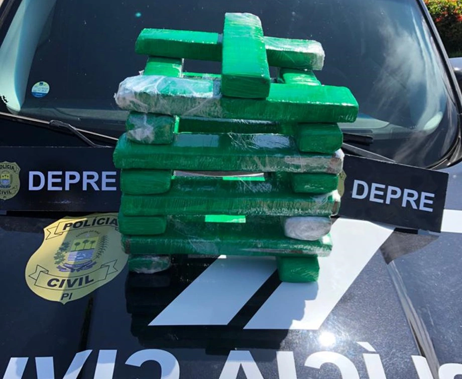 Droga apreendida com mulher dentro de ônibus interestadual