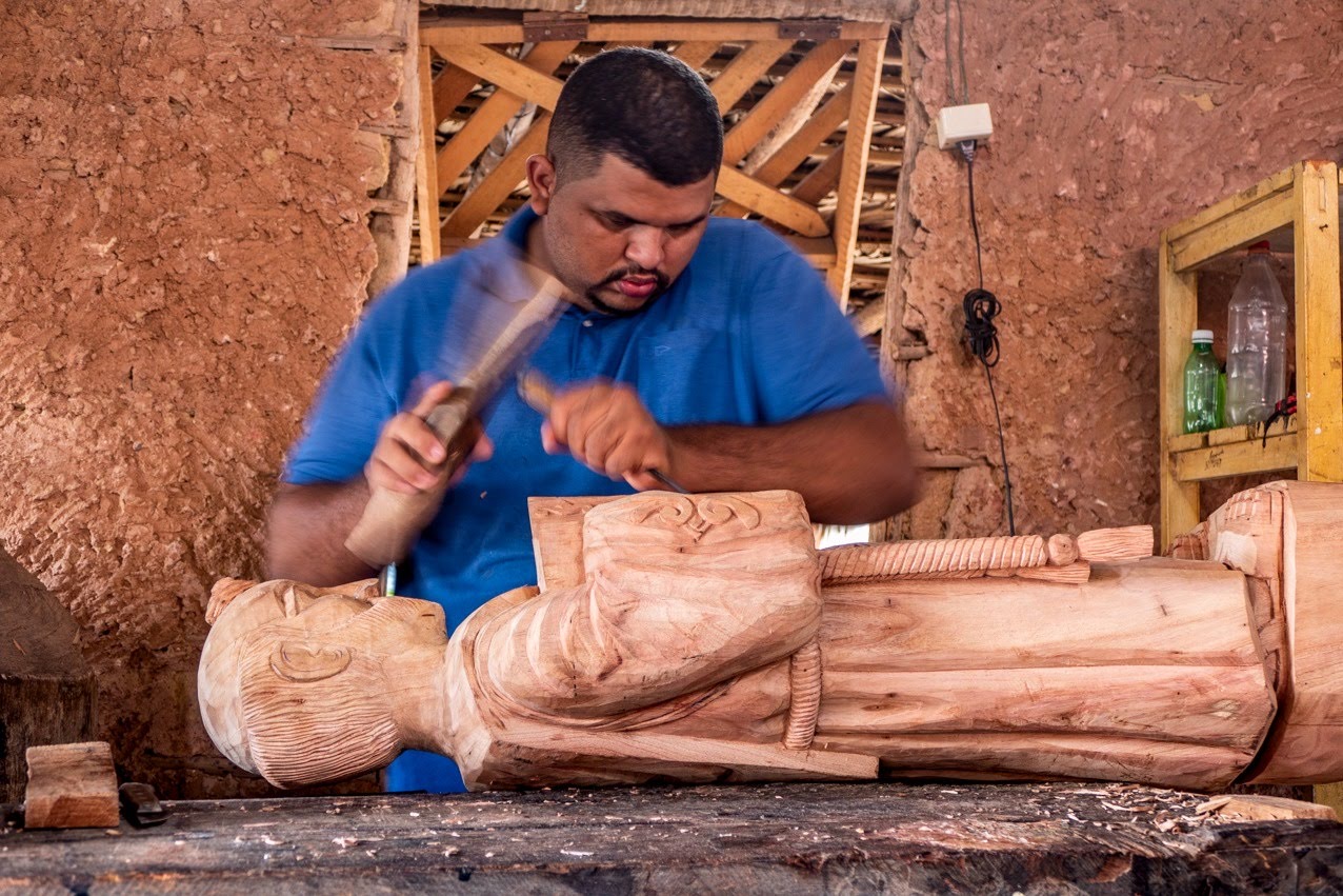 Artesanato religioso ganha destaque no Piauí durante a Semana Santa e fortalece cultura e renda de artesãos.