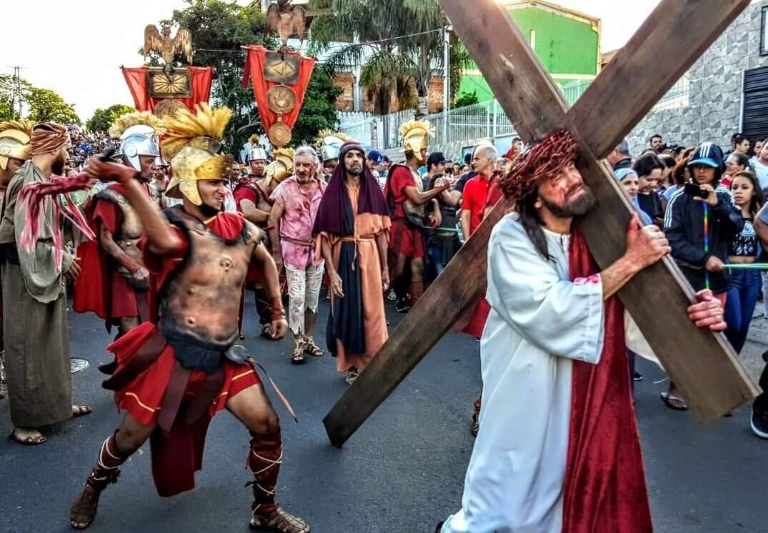 Encenação da Paixão de Cristo acontece em várias partes do mundo