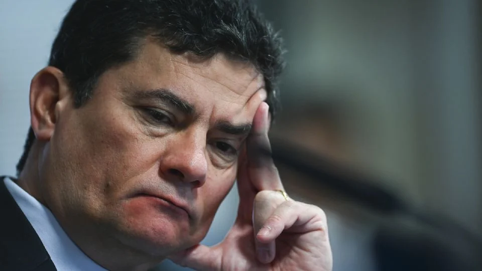 Acesso a áudios de grampo ilegal podem anular delações da Lava Jato