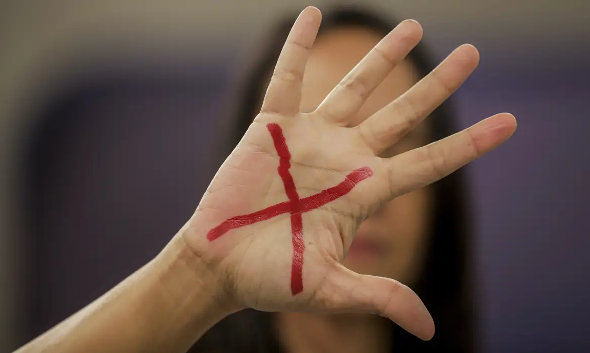 Ser mulher aqui é sobreviver: 1º do Nordeste em feminicídio, 3º do Brasil. Até quando?