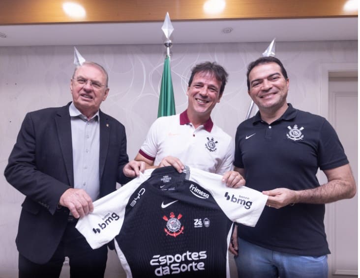 Pressionado, Corinthians anuncia Fernando Diniz em meio a jejum de vitórias