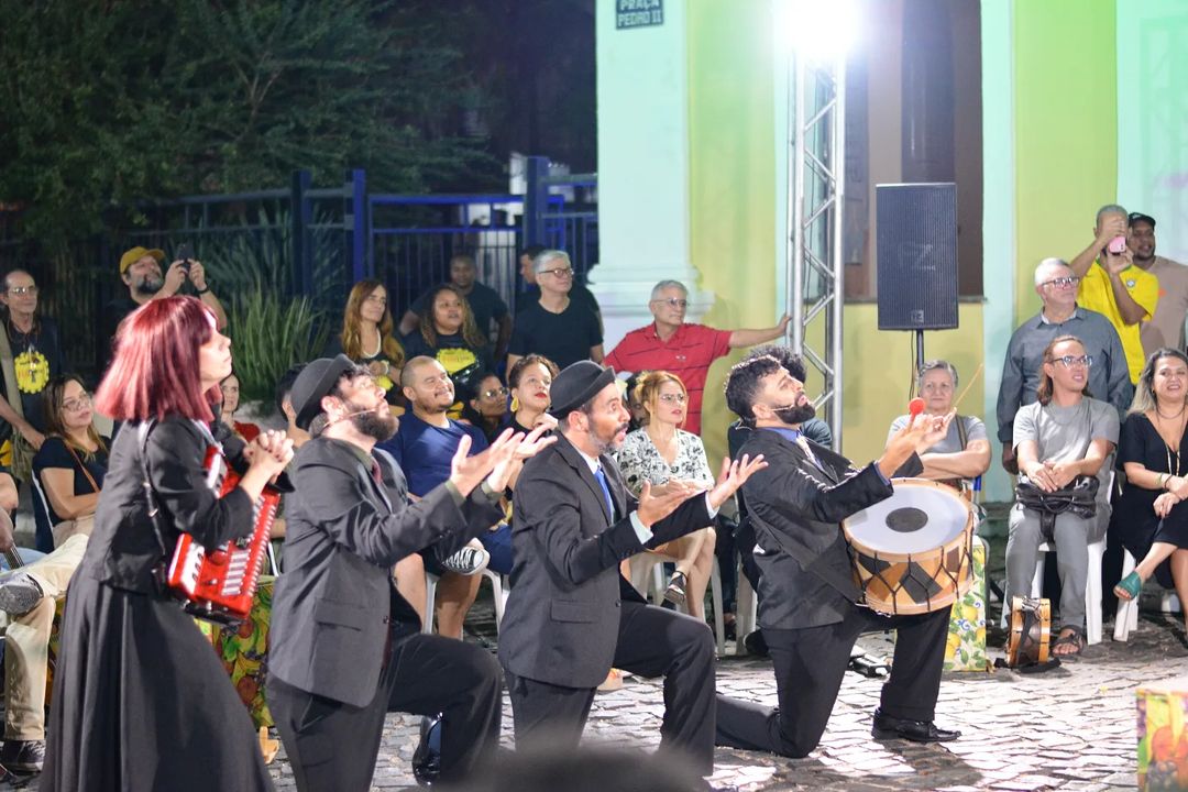 O espetáculo "Ubu: o que é bom tem que continuar"