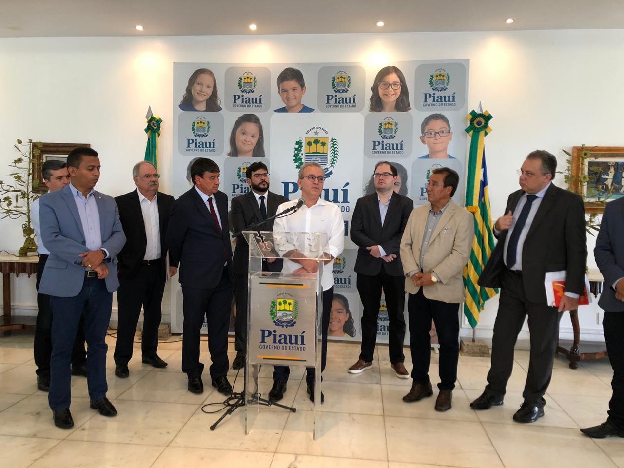 Firmino Filho durante coletiva de imprensa no Palácio de Karnak