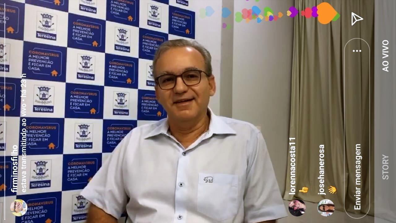 Prefeito Firmino Filho durante live realizada no último sábado (11)