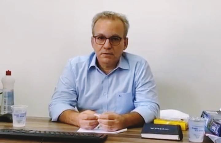 Prefeito Firmino Filho durante transmissão ao vivo no Instagram