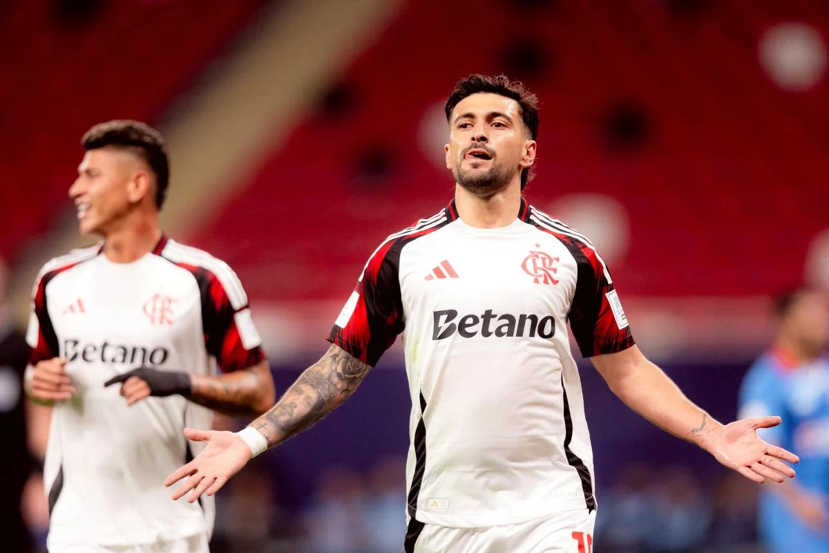 Arrascaeta faz dois gols na disputa entre o Flamengo e Cruz Azul